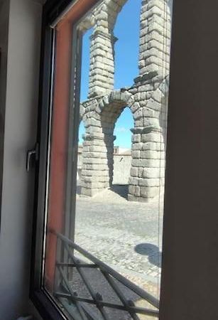 Casa Bajo El Acueducto Con Plaza De Garaje Villa Segovia Exteriör bild